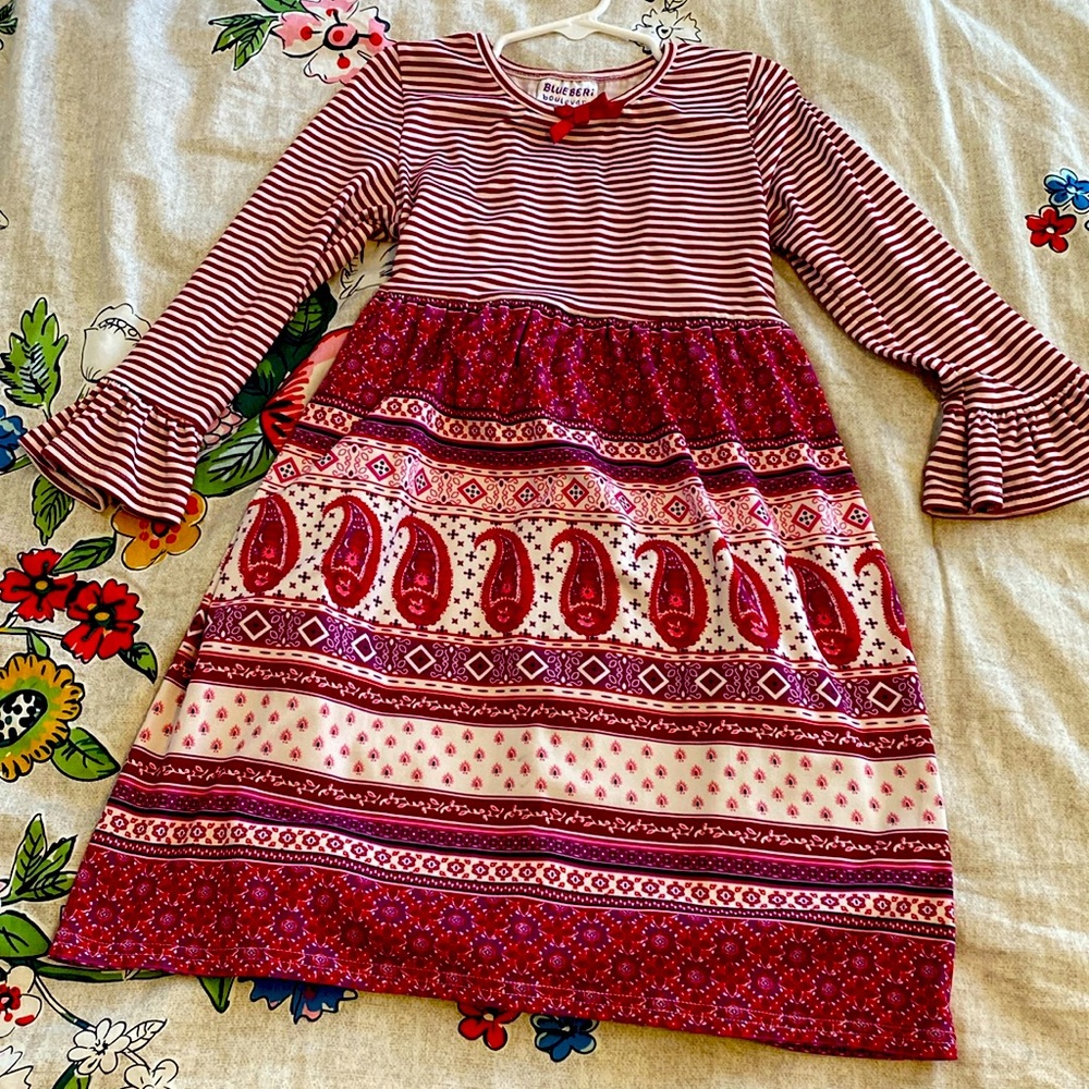 Boho paisley dress. Missing size but looks like a 6/7.